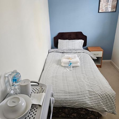 Extra Large Bedroom Dartford Exterior photo