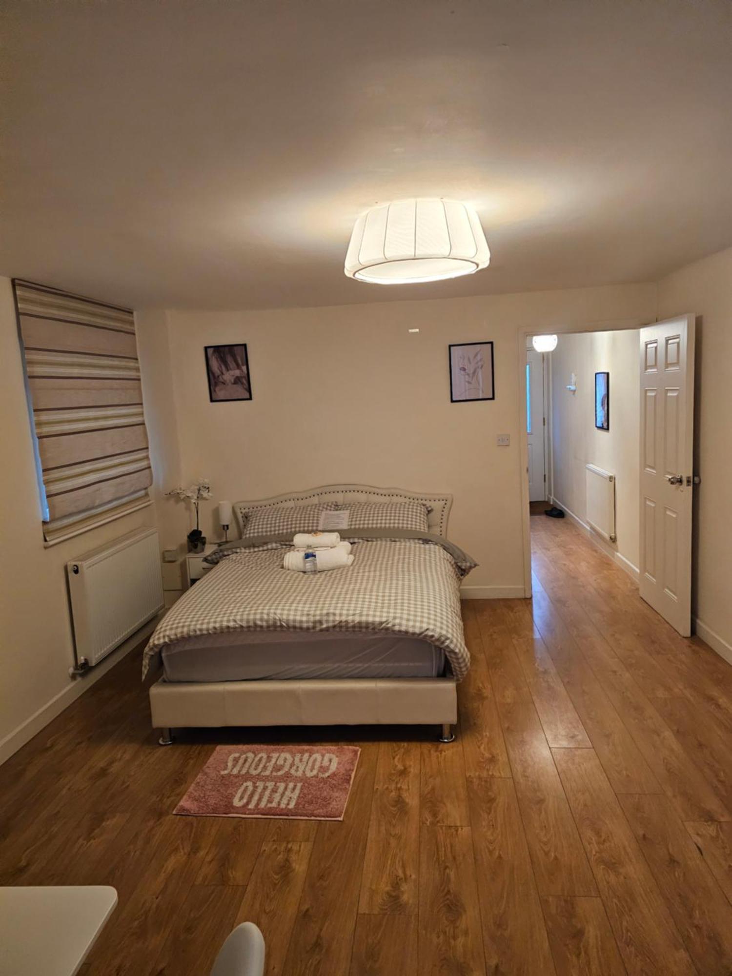 Extra Large Bedroom Dartford Exterior photo