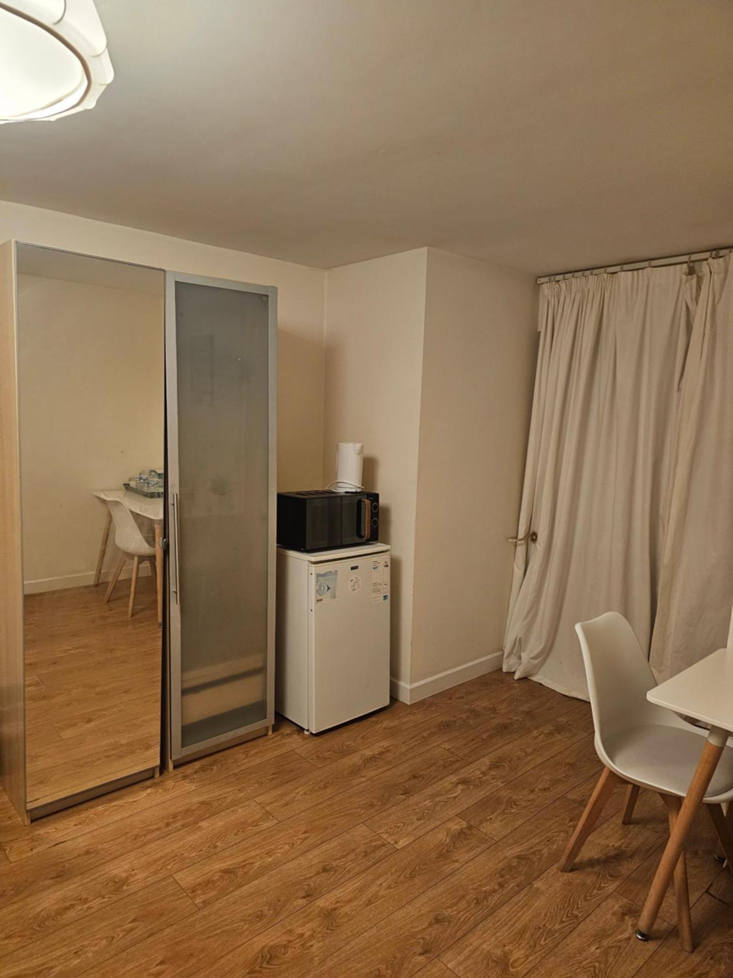 Extra Large Bedroom Dartford Exterior photo