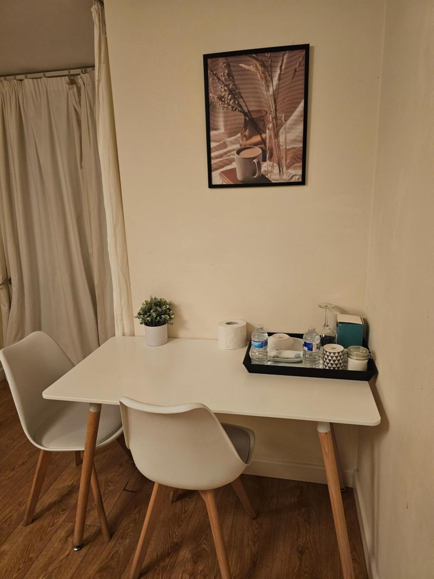 Extra Large Bedroom Dartford Room photo
